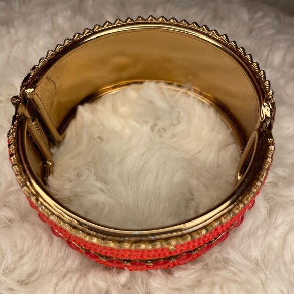 Vintage 1980’s Red Seed Bead, Metal, & Enamel Hinged Back Bangle/Bracelet - Picture 6 of 9